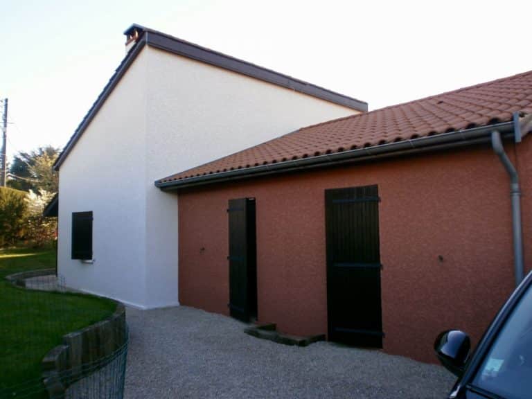 Ravalement de façade avec deux couleurs