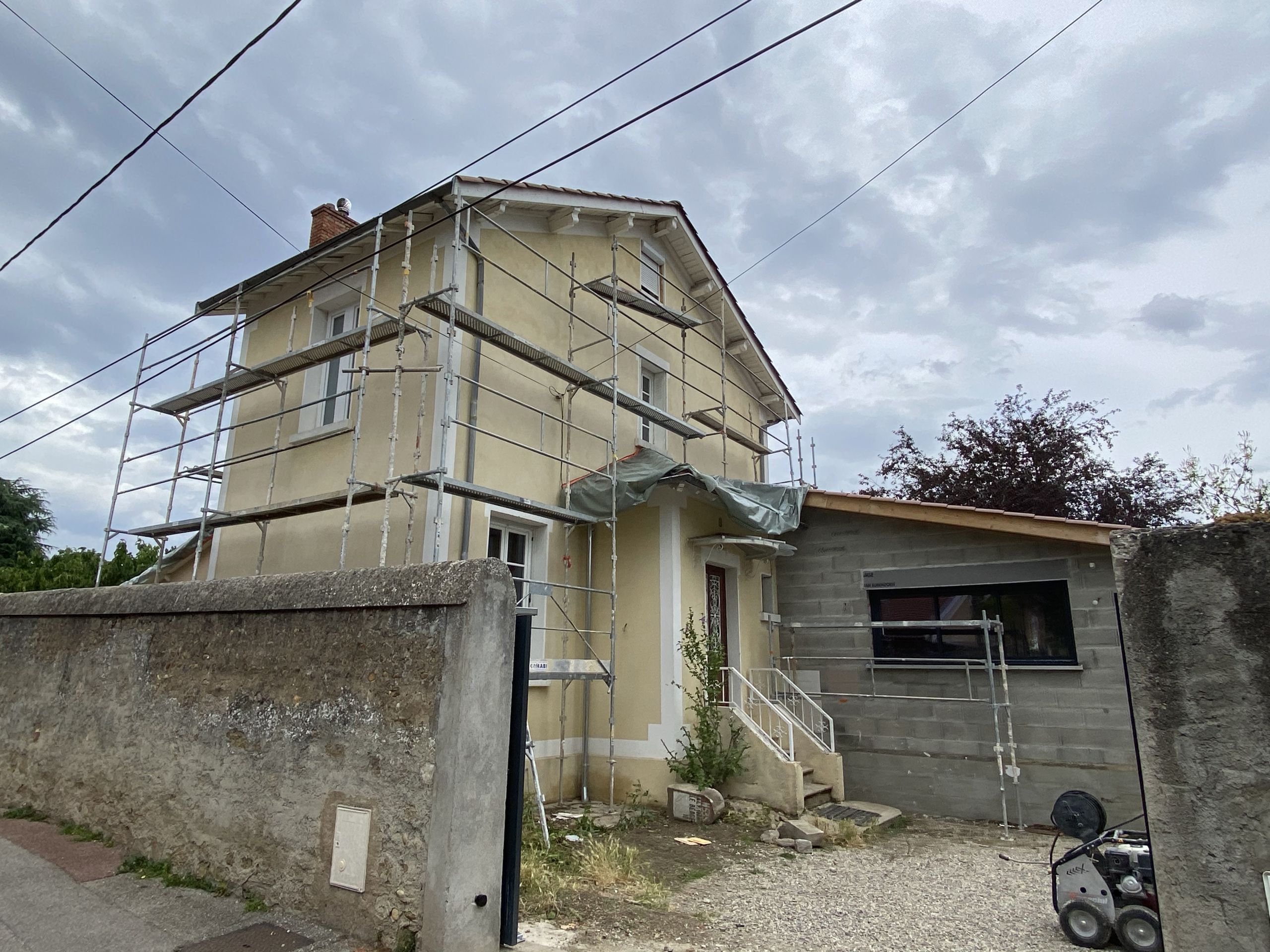 Ravalement de façade à Saint-Genis-Laval